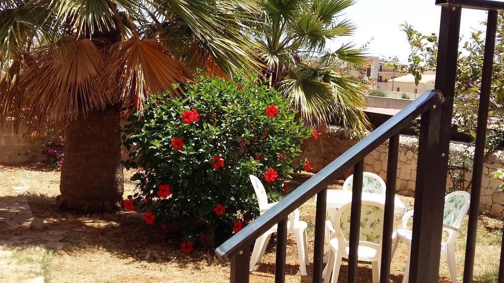 Hibiscus Rosso Villa Donnalucata  Exterior photo